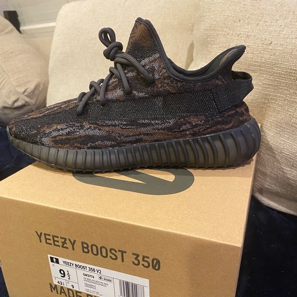 DS YEEZY BOOST 350 V2 in MX ROCK SIZE 9.5 main image 3